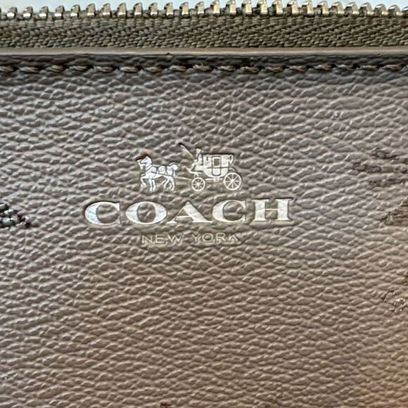 Coach Saffiano Leather Metallic Silver Star-Pattern Wristlet - Picture 14 of 16